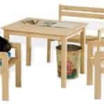 Kindersitzgruppe mit Sitzbank